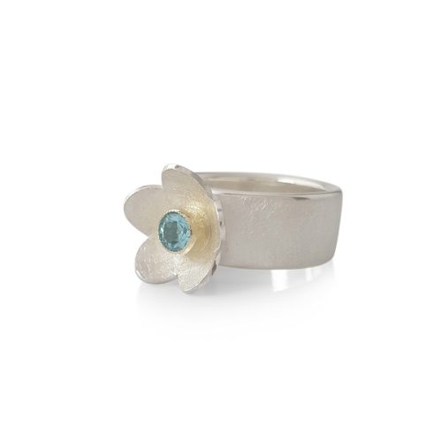 Flower ring with Apatite