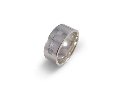 Silver Ring With Mother of Pearl