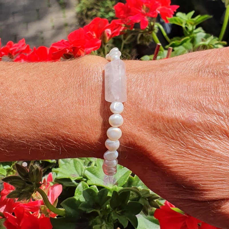 Pearl and rose quartz bracelet
